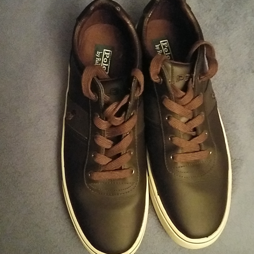 Leather sneakers